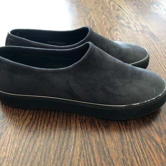 Stunning Stuart Weitzman sneaker shoe. Size 9.5 in black/gray suede. - Picture 2 of 3